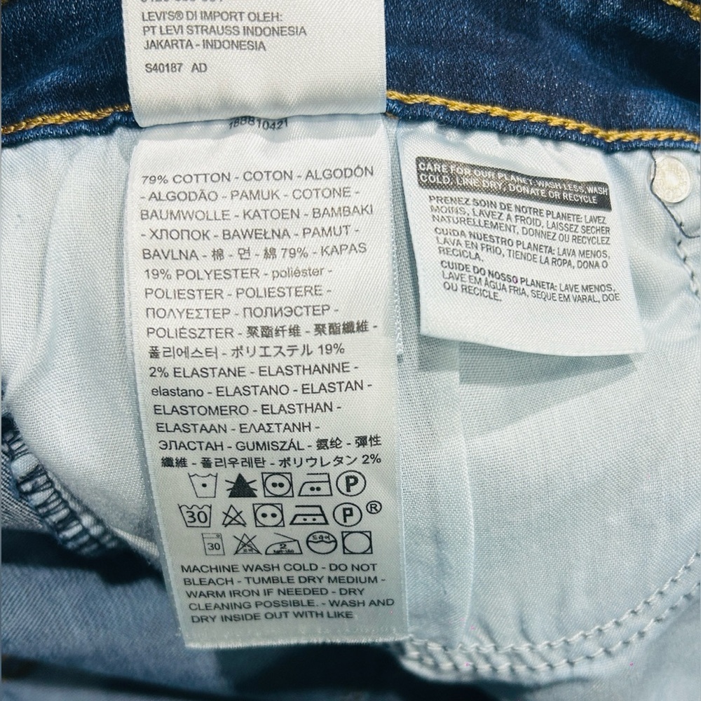 Like New Levi's SZ 30 blue/blue leopard print stretch skinny jeans/waist 30”-32” - Picture 6 of 8